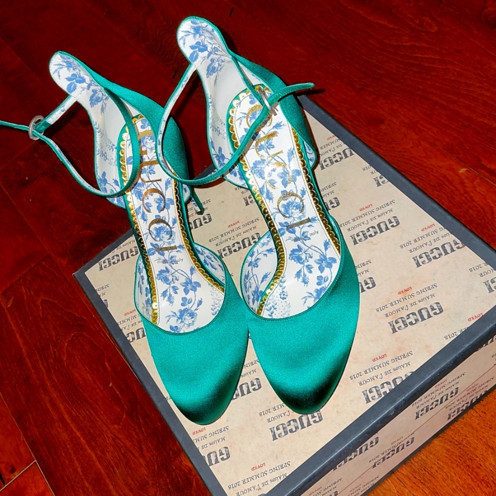 Brand New Gucci round toe pumps.
